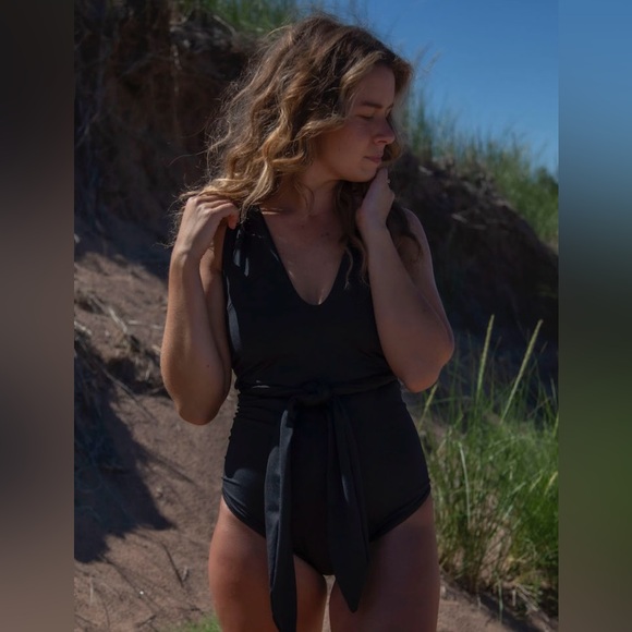 Hackwith Design House Everything One Piece Black Swimsuit Size S - Picture 8 of 15